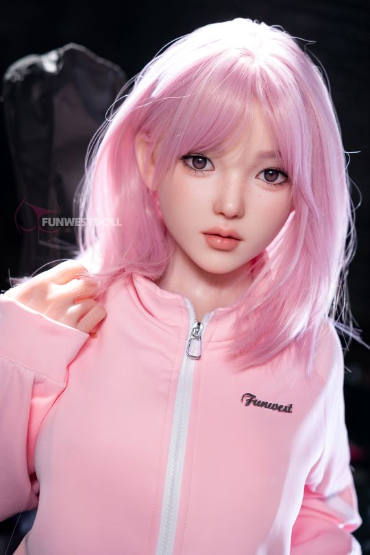 Bild von Nika / 152 cm  / D Körbchen / Silikon Sexpuppe - EU Lager